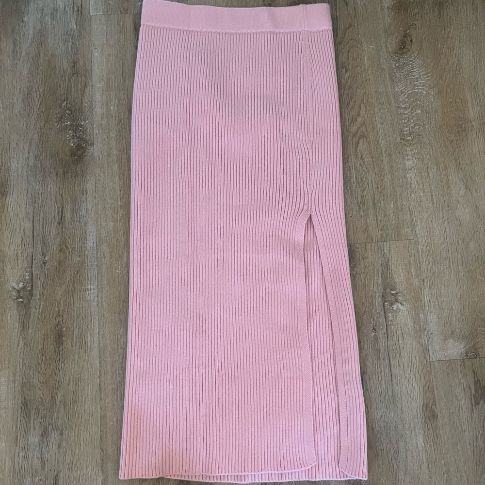RUNAWAY the Label Pink Knit Midi skirt with a slit